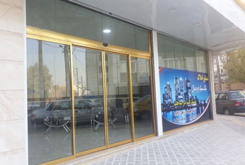 اجرای درب اتوماتیک شیشه ای آژانس املاک تک ستاره وصال